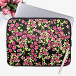 Housse Pour Ordinateur Portable Fleurs de Jardin rose sur Arrière - plan noir<br><div class="desc">Fleurs de Jardin mignonnes Vert rose sur manche d'ordinateur portable Arrière - plan noir.</div>