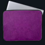 Housse Pour Ordinateur Portable Fleurs Embossées violettes profondes en daim look<br><div class="desc">Elégant style de cuir en daim design floral rétro violet foncé.Il s'agit d'une image de cuir et pas réel ou faux cuir et look gaufré est effet photoshop.</div>