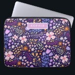 Housse Pour Ordinateur Portable Fleurs Modernes Fleurs Sauvages Féminines Élégante<br><div class="desc">Un superbe étui pour ordinateur portable avec un motif illustré à la main de merveilleuses fleurs sauvages. Personnalisez à votre goût.</div>