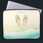 Housse Pour Ordinateur Portable Flip Flops botaniques de plage<br><div class="desc">Belle aquarelle de fleurs d'île botanique et feuillage embelli tongs sur la plage de sable,  manche d'ordinateur portable personnalisée.</div>