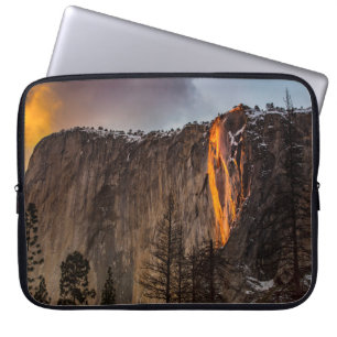 HOUSSE POUR ORDINATEUR PORTABLE FORMATION DE ROCHE AVEC LAVA PENDANT LA JOURNÉE