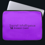 Housse Pour Ordinateur Portable Funny personnel sur violet brillant<br><div class="desc">L'oeuvre présente une typographie personnalisable qui se lit "Secret Intelligence by [Name]" sur une couleur violet bleu vif. Personnalisez cet objet en ajoutant votre nom. Pour des questions ou des demandes spéciales,  contactez l'artiste à l'adresse wafadahdalcreates@gmail.com. © Wafa Y. Dahdal - Tous droits réservés.</div>