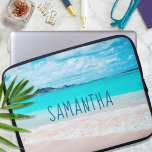 Housse Pour Ordinateur Portable Hawaii Sandy Beach Blue Ocean Photo Nom personnali<br><div class="desc">Rappelez-vous l'odeur de sel frais de l'air marin chaque fois que vous utilisez cette superbe photo de couleur vibrante personnalisée nom sac portable en néoprène. Découvrez et explorez la solitude d'une plage hawaïenne vide. Cette pochette pour ordinateur portable est disponible en trois tailles : 15", 13" et 10". Fait un...</div>