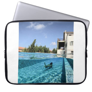 Housse Pour Ordinateur Portable Homme en piscine le matin
