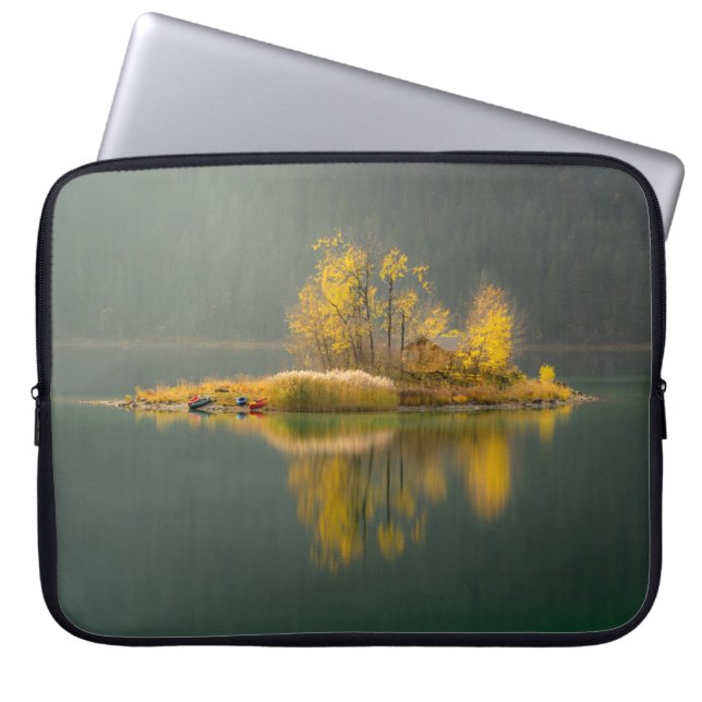 HOUSSE POUR ORDINATEUR PORTABLE ÎLE ENTOURÉE D'EAU (Devant)