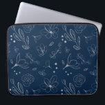 Housse Pour Ordinateur Portable Illustration florale bleu marine moderne<br><div class="desc">Voici notre Coque d'ordinateur portable Floral Illustration bleu marine moderne - une fusion de style et de fonctionnalité pour les passionnés de technologie avant-garde. L'extérieur bleu marine élégant, associé à un design floral complexe, ajoute une touche de sophistication à votre jeu de protection pour ordinateur portable. Voir d'autres options de...</div>