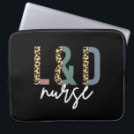 Housse Pour Ordinateur Portable Infirmière de la main-d'oeuvre et de l'accouchemen<br><div class="desc">Labor and Delivery Nurse L & D Cheetah print - Ce design est parfait pour chaque infirmière L et D. Il fait également un grand cadeau pour chaque infirmière de la main-d'oeuvre!</div>