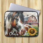 Housse Pour Ordinateur Portable Joli Cheval Pinto Brown et Blanc sur ferme rustiqu<br><div class="desc">Joli coque de tablette personnalisée avec un cheval tacheté marron,  noir et blanc entouré de tournesols et une grange rouge rustique dans l'arrière - plan.</div>