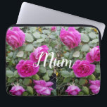 Housse Pour Ordinateur Portable Jolie rose Vintage Rose Fleur d'anniversaire maman<br><div class="desc">Pretty Pretty Pink Vintage Roses Flower Photo Anniversaire Mum Portable,  avec un nom entièrement personnalisable. Une carte magnifique,  son vide laissé à l'intérieur pour que vous puissiez ajouter votre propre message. Conçu à partir d'une de mes aquarelles iris originales.</div>