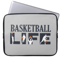 Joueurs de basket-ball avec boule orange