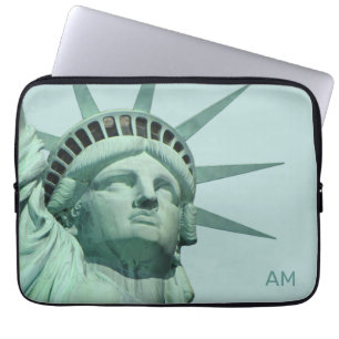 Housse Pour Ordinateur Portable Lady Liberty et monogramme sur fond bleu clair