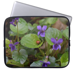 Housse Pour Ordinateur Portable Ladybug sur les fleurs de violet doux