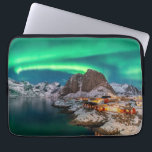 Housse Pour Ordinateur Portable Littoral | Lofoten Islands, Hamnoy, Norvège<br><div class="desc">Cette photo de Getty Images extraordinaire montre Nordland County,  Lofoten Islands district,  Moskenes municipalité,  Hamnoy,  Norvège.</div>