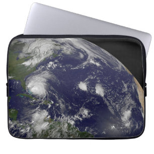 Housse Pour Ordinateur Portable L'Ouragan Irene Traverse Les Bahamas.