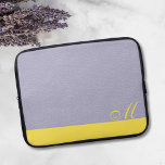 Housse Pour Ordinateur Portable Manche pour ordinateur portable monogramme Lavende<br><div class="desc">Ajoutez votre initiale à cette jolie tamis Lavender et Lemon Laptop</div>