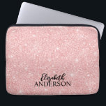 Housse Pour Ordinateur Portable Manches élégantes pour ordinateur portable à Parti<br><div class="desc">Cette pochette d'ordinateur portable fillette personnalisée a votre nom en texte noir sur un bel arrière - plan parties scintillant rose. Customisez le coque portable avec le nom de votre choix pour que quelqu'un se sente spécial. Fait un cadeau amusant pour les anniversaires ou pour Noël, et parfait pour le...</div>