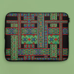 Housse Pour Ordinateur Portable Manches pour ordinateur portable Emerald Twilight<br><div class="desc">Ce panneau lumineux et élégant présente des exemples de vitraux Renaissance. Il fait partie de ma collection de Verre Tiré avec différents modèles dans de magnifiques tons bijoux. L'original chromolithographie française du XIXe siècle illustre sept motifs différents. J'ai créé le design tissé à l'aide de rubans de motifs en vitraux...</div>