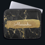 Housse Pour Ordinateur Portable Marbre noir et or avec huile or et Parties scintil<br><div class="desc">Marbre noir et or avec huile d'or et Parties scintillant Elégant Monogramme Nom Manche. Cette manche peut être customisée pour inclure votre prénom.</div>