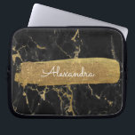 Housse Pour Ordinateur Portable Marbre noir et or avec huile or et Parties scintil<br><div class="desc">Marbre noir et or avec huile d'or et Parties scintillant Elégant Monogramme Nom Manche. Cette manche peut être customisée pour inclure votre prénom.</div>