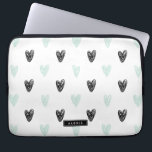 Housse Pour Ordinateur Portable Mint & Black Hearts Doodles Motif Personnalisé<br><div class="desc">Manches à latop personnalisées,  mignonnes et modernes,  avec coeurs de menthe et noirs motif et calligraphie moderne. Vous pouvez personnaliser ce produit en ajoutant un nom ou une courte phrase.</div>