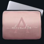 Housse Pour Ordinateur Portable Mongramme Ombre Gradient rose Fille<br><div class="desc">Girly Rose Rose Or Mongram Ombre Gradient Élégant Coque ordinateur portable Monogramme. Ce coque monogrammé peut être customisé pour inclure votre nom initial et prénom.</div>