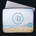 Housse Pour Ordinateur Portable Monogram California Beach Lifeguard Boot Photo<br><div class="desc">Détendez-vous, respirez et explorez la solitude d'une plage de Californie vide avec cette superbe photo couleur pastel faite sur mesure en monogramme, manche portable en néoprène. Cette pochette pour ordinateur portable est disponible en trois tailles : 15", 13" et 10". Fait un grand cadeau pour quelqu'un spécial! Il suffit de...</div>