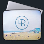 Housse Pour Ordinateur Portable Monogram California Beach Lifeguard Boot Photo<br><div class="desc">Détendez-vous, respirez et explorez la solitude d'une plage de Californie vide avec cette superbe photo couleur pastel faite sur mesure en monogramme, manche portable en néoprène. Cette pochette pour ordinateur portable est disponible en trois tailles : 15", 13" et 10". Fait un grand cadeau pour quelqu'un spécial! Il suffit de...</div>