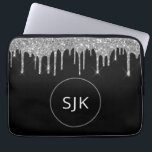 Housse Pour Ordinateur Portable Monogramme à Parties scintillant d'argent pour fil<br><div class="desc">Parties scintillant d'argent et de noir Faux personnalisées et Coque d'initiaux monogrammes Élégants. Ce coque peut être customisé pour inclure votre nom initial et prénom.</div>