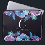 Housse Pour Ordinateur Portable Monogramme bleu foncé avec violet et fleurs bleues<br><div class="desc">Monogramme Bleu foncé avec Fleurs violettes et Bleues Neoprène Manches Ordinateur Portable Stylisé et personnalisé! Customisez avec votre propre initiale et nom pour un design vraiment unique.</div>