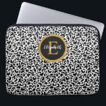 Housse Pour Ordinateur Portable Monogramme de léopard d'or noir<br><div class="desc">Un motif léopard noir et blanc avec un monogramme d'or et de noir élégant décore cette pochette d'ordinateur portable. Personnalisez-le pour vous-même ou pour un cadeau ! Conçu pour vous par Blackberry Boulevard.</div>