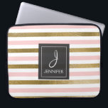 Housse Pour Ordinateur Portable Monogramme élégant à huile rose et or<br><div class="desc">Coque Monogramme élégant rayé rose et Faux Gold Foil. Ce coque peut être customisé pour inclure votre nom initial et votre nom complet.</div>