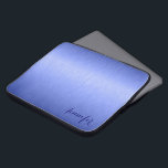 Housse Pour Ordinateur Portable Monogramme en aluminium brossé bleu métallique<br><div class="desc">Elégant ton bleu métallique,  simple texture d'aluminium brossé design de manche. monogramme/nom personnalisé et facultatif. Ce design est disponible sur d'autres produits. Il est offert dans des tons différents et n'importe quelle couleur peut être demandée par e-mail.</div>