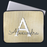 Housse Pour Ordinateur Portable Monogramme et initiale rayés à huile blanche et or<br><div class="desc">Monogramme rayé blanc & or & Coque initial à huile rayée. Ce coque peut être customisé pour inclure votre nom initial et prénom.</div>