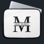 Housse Pour Ordinateur Portable Monogramme et nom personnalisés<br><div class="desc">Monogramme personnalisé et cadeaux de nom avec monogramme personnalisé et nom dans le style de police serif classique. Parfait comme cadeaux de fête des pères pour papa,  cadeaux pour grand-père,  mari,  diplômé et plus.</div>