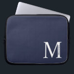 Housse Pour Ordinateur Portable Monogramme et nom personnalisés bleu marine<br><div class="desc">Monogramme personnalisé et cadeaux de nom avec monogramme personnalisé et nom dans le style de police serif classique.</div>