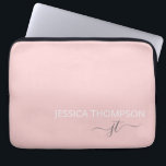 Housse Pour Ordinateur Portable Monogramme moderne Nom Stylish Blush Rose Girly<br><div class="desc">Nom de script monogrammé customisé et initiales moderne et mignon pouf rose et blanc Ajouter vos noms Portable Sleeve personnalisé et parfait pour le bureau ou l'école.</div>