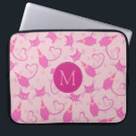 Housse Pour Ordinateur Portable Monogramme Motif de chats rose-rose<br><div class="desc">Fille motif de chat rose avec monogramme en option.</div>