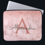 Housse Pour Ordinateur Portable Monogramme Rose en or Parties scintillant en marbr<br><div class="desc">Glam Rose Gold - Pink Ombre Faux Parties scintillant et Sparkle Marble Pierre Coque moderne et élégant Monogram. Ce coque peut être customisé pour inclure votre nom initial et prénom.</div>