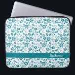 Housse Pour Ordinateur Portable Monogramme Turquoise Turquoise Fleurs tropicales<br><div class="desc">Manche Portable Turquoise Turquoise Tropical Flowers Monogram. Facile à customiser avec du texte,  des polices et des couleurs. Créé par le designer pro Zazzle BK Thompson exclusivement pour Cedar et String; veuillez nous contacter si vous avez besoin d'aide pour le design.</div>