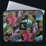 Housse Pour Ordinateur Portable Motif botanique de la Jungle tropicale<br><div class="desc">Le feuillage luxuriant dans les tons clairs d'aquarelle bleu, fuchsia, violet et vert forment un motif de forme libre et dynamique dans ce design tropical. L'arrière - plan noir peut être changé en n'importe quelle autre couleur en choisissant "customiser" et en sélectionnant une autre couleur arrière - plan. Modifiez le...</div>