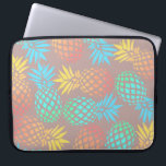 Housse Pour Ordinateur Portable motif coloré tropical d'ananas d'été élégant<br><div class="desc">Joli motif d'ananas.</div>