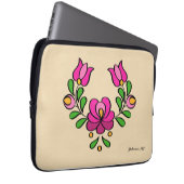 Housse Pour Ordinateur Portable Motif hongrois de broderie, "Matyó" - rose (Devant droit)