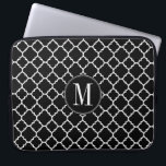 Housse Pour Ordinateur Portable Motif Quatrefoil noir et blanc Monogramme personna<br><div class="desc">Un design classique et élégant pour tous. Des couleurs et monogrammes tendance sont disponibles. Motif rétro avec une touche moderne. Les éléments sont plus faciles à customiser lorsque vous remplacez tout le texte en premier. Si votre art doit encore être ajusté, cliquez sur le bouton Personnaliser. Cela vous mènera à...</div>