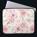 Housse Pour Ordinateur Portable Motif rose vintage rose doux<br><div class="desc">Couleurs roses douces et filantes motif fleuri rose vintage. monogramme facultatif.</div>