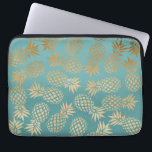 Housse Pour Ordinateur Portable motif tropical d'ananas d'or élégant de faux<br><div class="desc">Motif à la mode et élégant d'ananas d'or de faux. Vous pouvez customiser la couleur d'arrière - plan.</div>