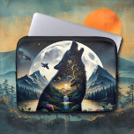 Housse Pour Ordinateur Portable Mystical Wolf Howling at Moon Surreal<br><div class="desc">Photo dans une image. Double exposition art représentant un loup hurlant sur la lune avec un arrière - plan de montagnes,  de forêts et de montagnes.</div>