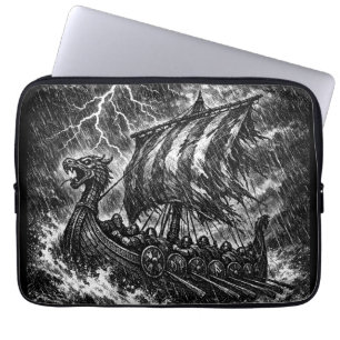 Housse Pour Ordinateur Portable Navire long Viking dans la tempête — Ink Saga Art