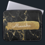 Housse Pour Ordinateur Portable Noir et marbre avec la feuille d'or et les parties<br><div class="desc">Noir et marbre avec le cas élégant de nom de monogramme de feuille d'or et de parties scintillantes. Ce cas peut être customisé pour inclure votre prénom.</div>