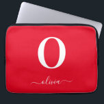 Housse Pour Ordinateur Portable Nom de script de monogramme personnalisé rouge et<br><div class="desc">Ce monogramme élégant et ce nom en écriture élégante peuvent être offerts en cadeau pour un anniversaire,  un mariage,  une douche de mariée ou toute autre occasion. Il peut être personnalisé avec l'initiale et le nom de la personne.</div>