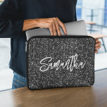 Housse Pour Ordinateur Portable Nom du script Pinceau de Parties scintillant noire<br><div class="desc">Créez votre propre parties scintillant de luxe gris foncé et noir avec nom ou monogramme. Customisez le style et la taille de calligraphie de police de script de brosse. Il existe d'autres styles de police dans le système. Déplacez,  dupliquez ou supprimez le faux graphique scintillant.</div>